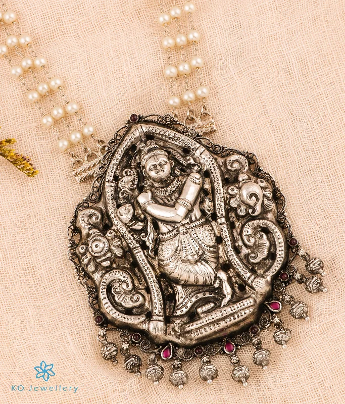 symbolic necklaces for women -stylish crystal necklaces for women -The Yadhunandana Silver Krishna Pearl Nakkasi  Necklace