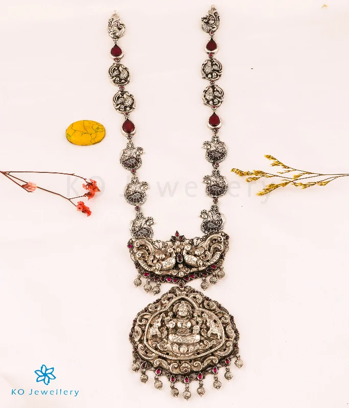 silver pendant necklaces for women -unique pendant necklaces for women -The Deepta Lakshmi Silver Nakkasi Peacock & Kemp Necklace (Oval)