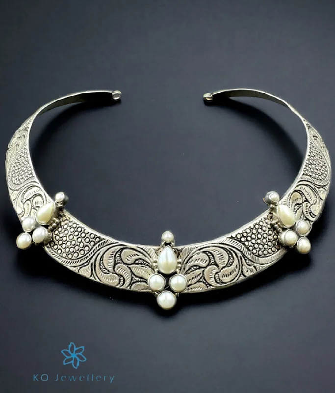 dainty necklaces for women -wedding necklaces for women -The Shanaya Silver Antique Hasli Necklace